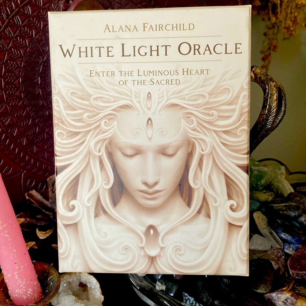 White Light Oracle: Enter the Luminous Heart of the Sacred Oracle Card Deck